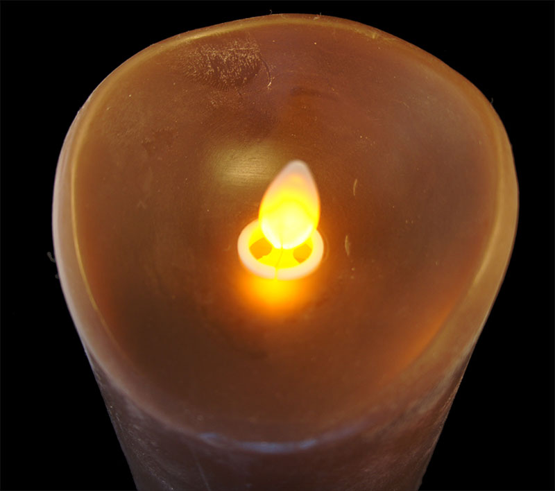 Bougie LED cire dorée à piles Flamme oscillante H12,5cm Timer